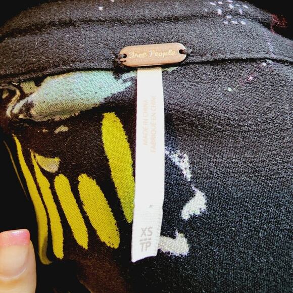 FREE PEOPLE FIELD OF BUTTERFLIES TUNIC SIZE XS (OVERSIZED) - Picture 8 of 10